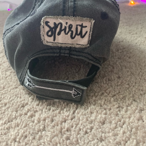 Distressed cap - Picture 3 of 3